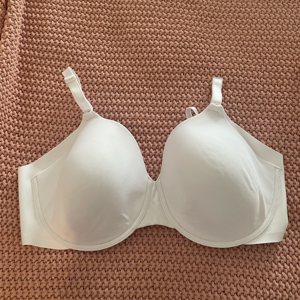 Olga Women's No Side Effects Underwire Contour Bra